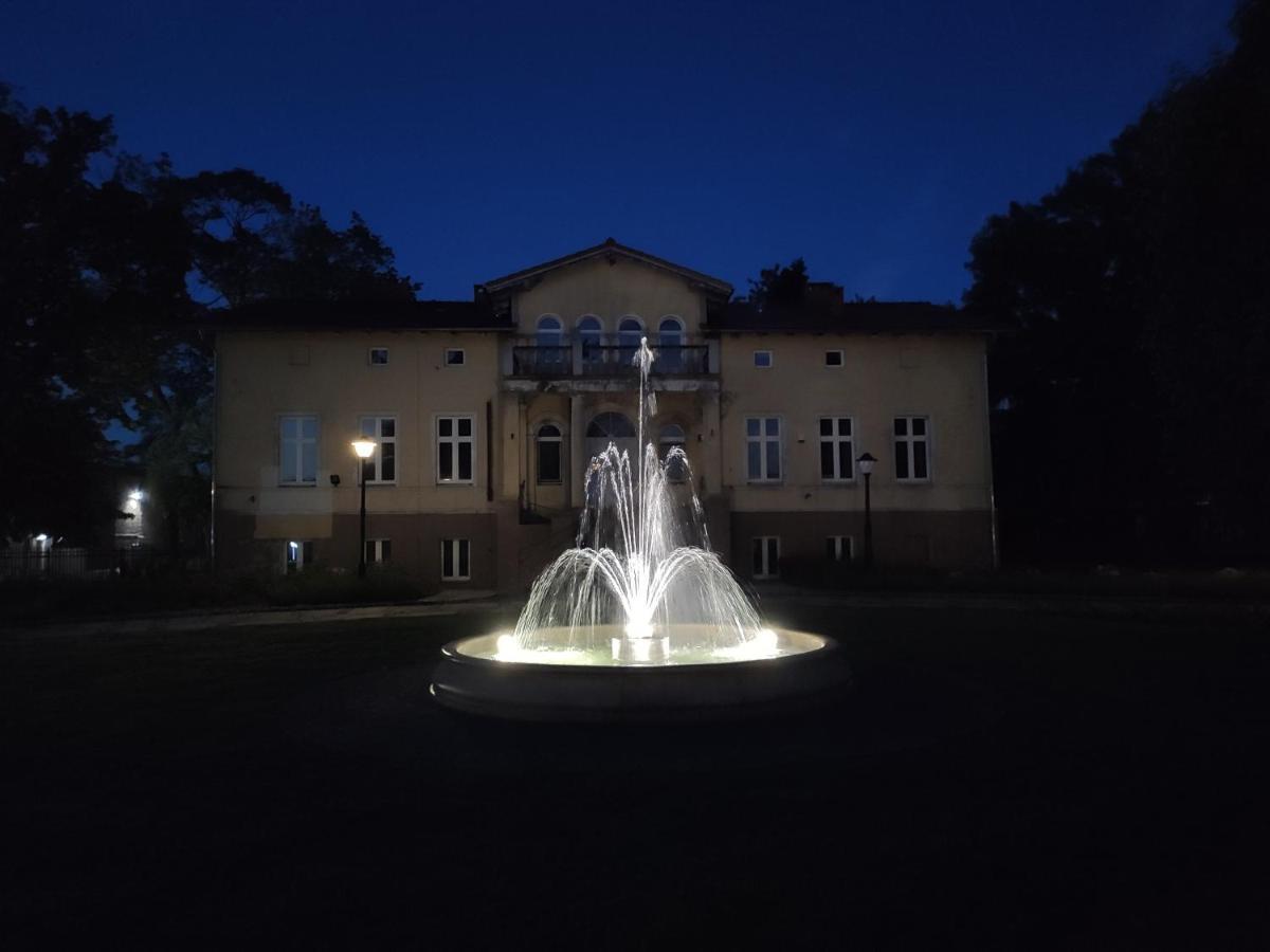 Hotel Sandro Silver & Spichlerz Antoniny Лешно Экстерьер фото