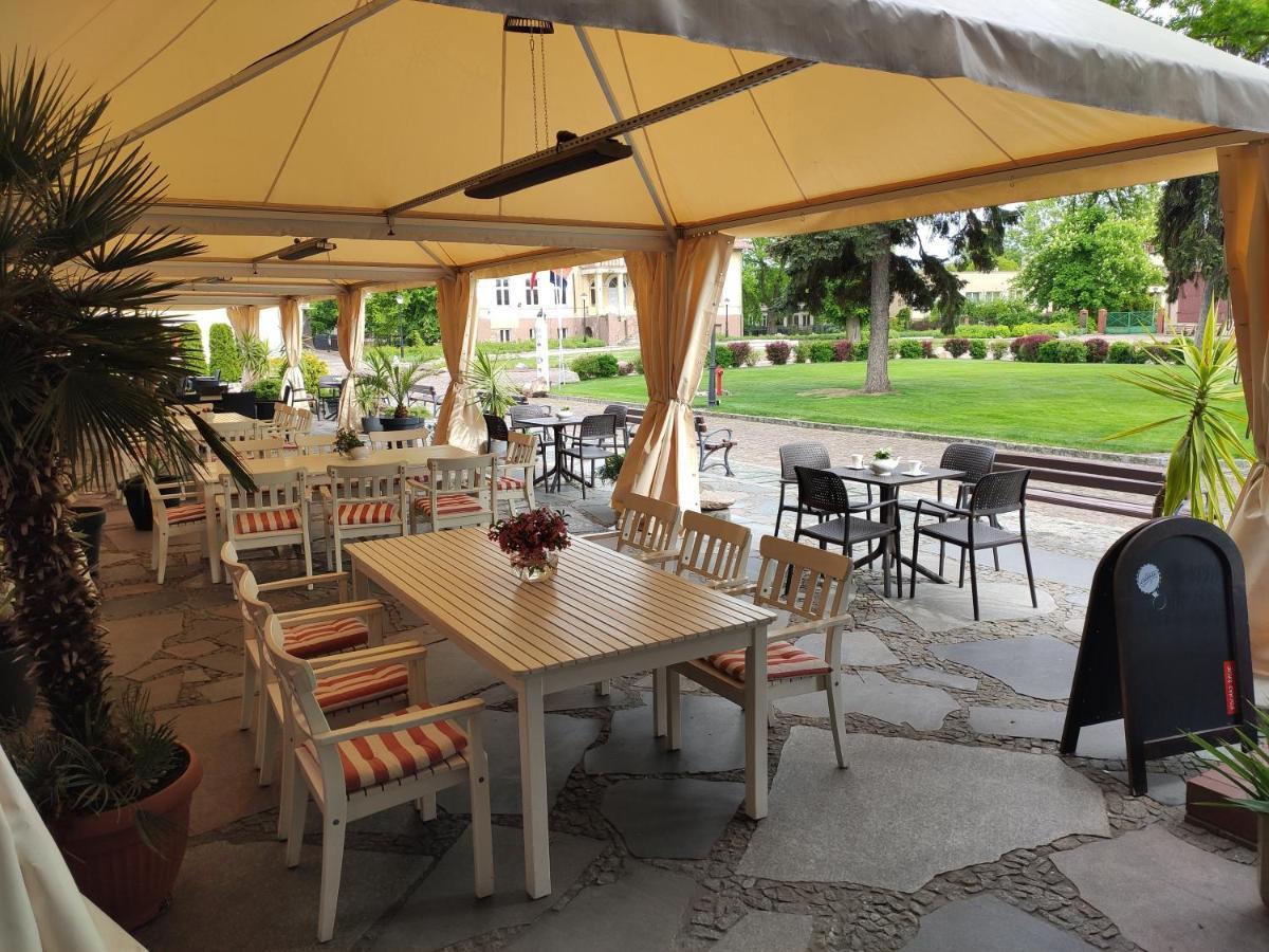 Hotel Sandro Silver & Spichlerz Antoniny Лешно Экстерьер фото