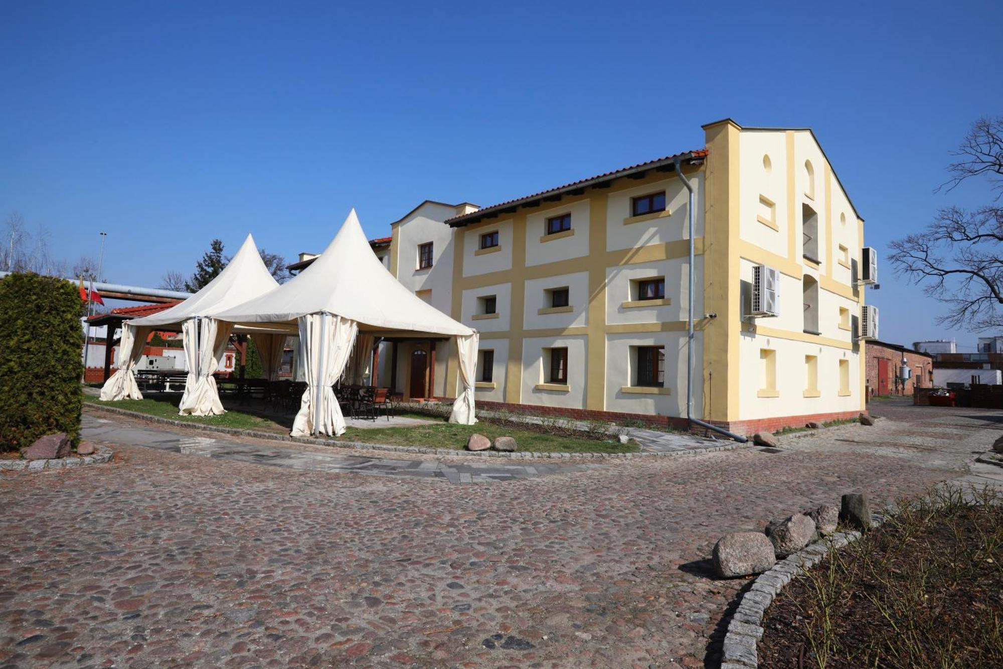 Hotel Sandro Silver & Spichlerz Antoniny Лешно Экстерьер фото