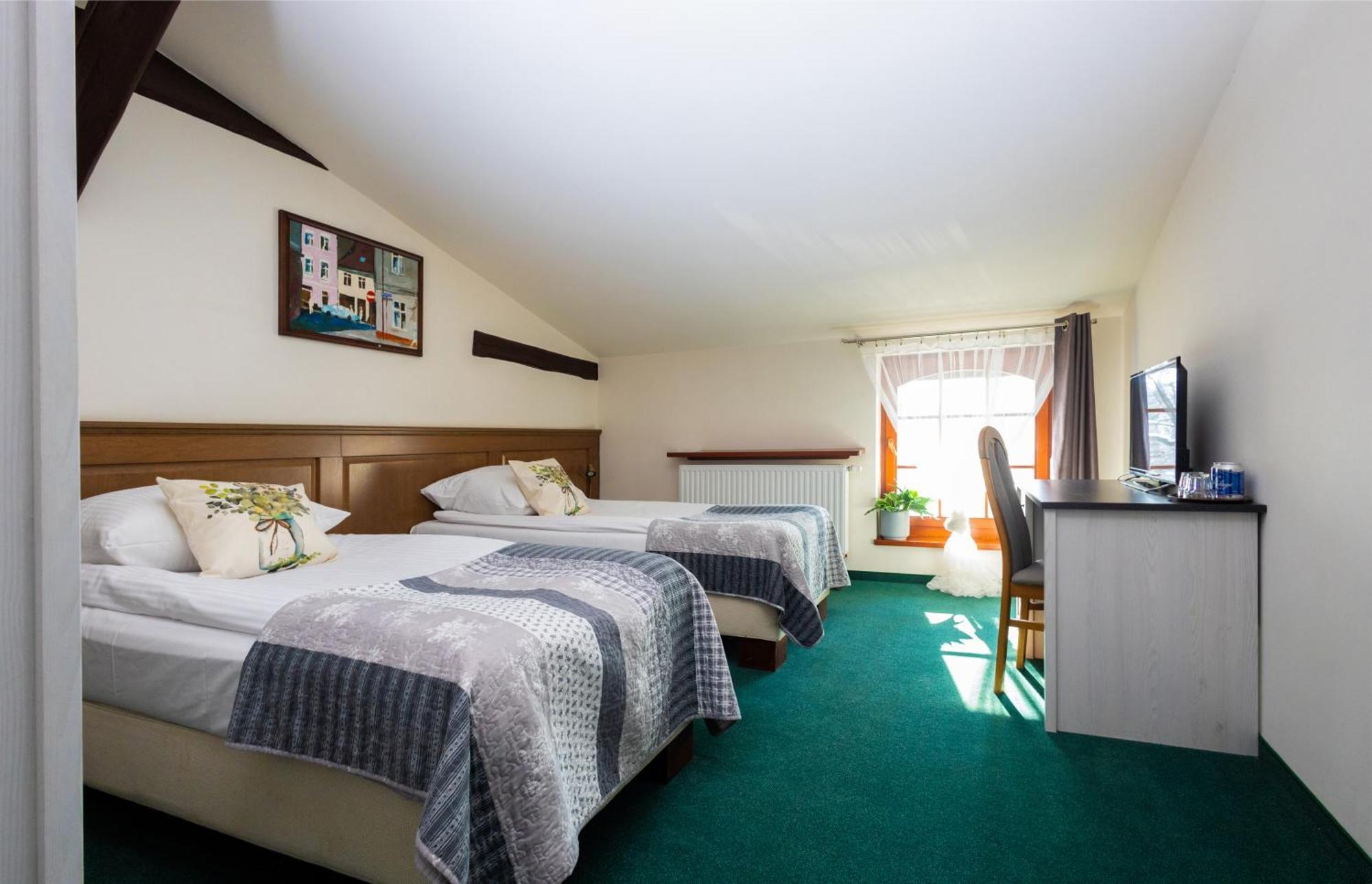 Hotel Sandro Silver & Spichlerz Antoniny Лешно Экстерьер фото