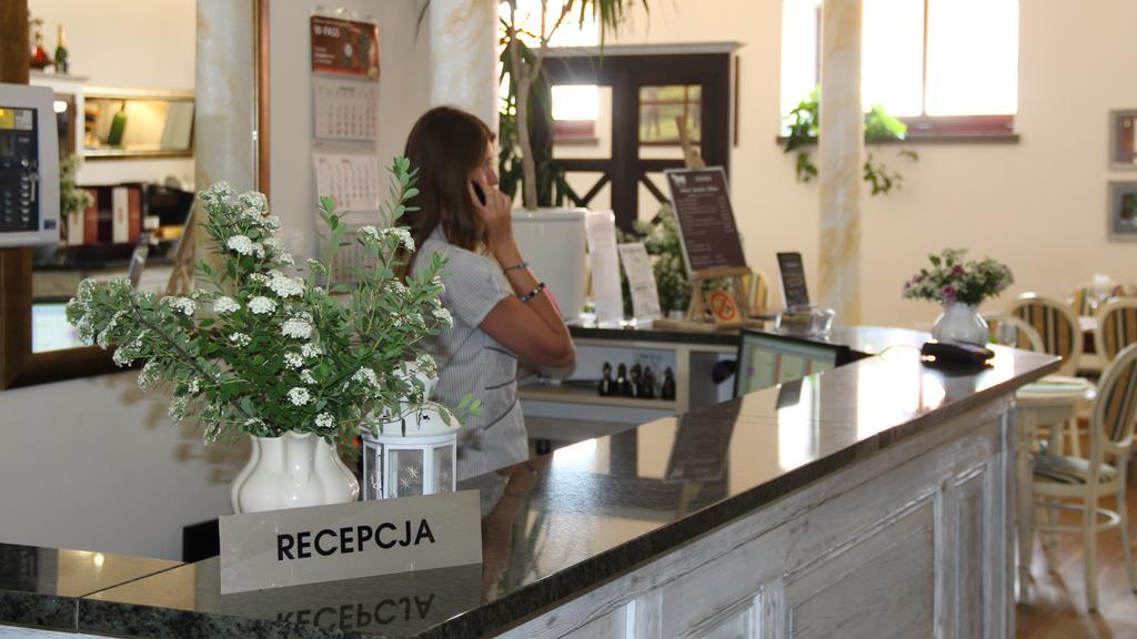 Hotel Sandro Silver & Spichlerz Antoniny Лешно Экстерьер фото
